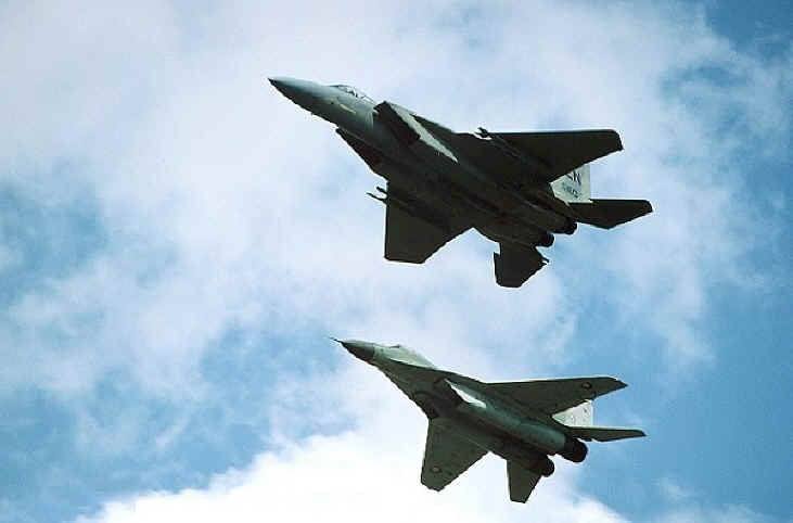 Боинг F-15E "Игл" и Микоян-Гуревич МиГ-29
